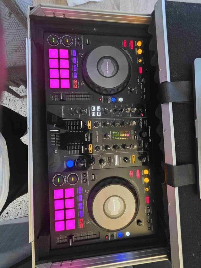 Pioneer ddj-800 with case